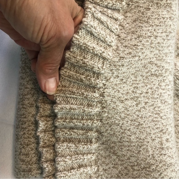 Cabela’s Women’s Sweater Crew Neck Raglan Sleeve Camel/White Rounded Tail - Picture 5 of 8